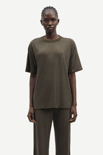 Load image into Gallery viewer, Samsoe Samsoe Chrishell t-shirt black olive